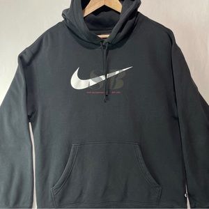 Nike SB Graphic Hooded Sweater Men’s Size Large Black Worn Swoosh Logo.